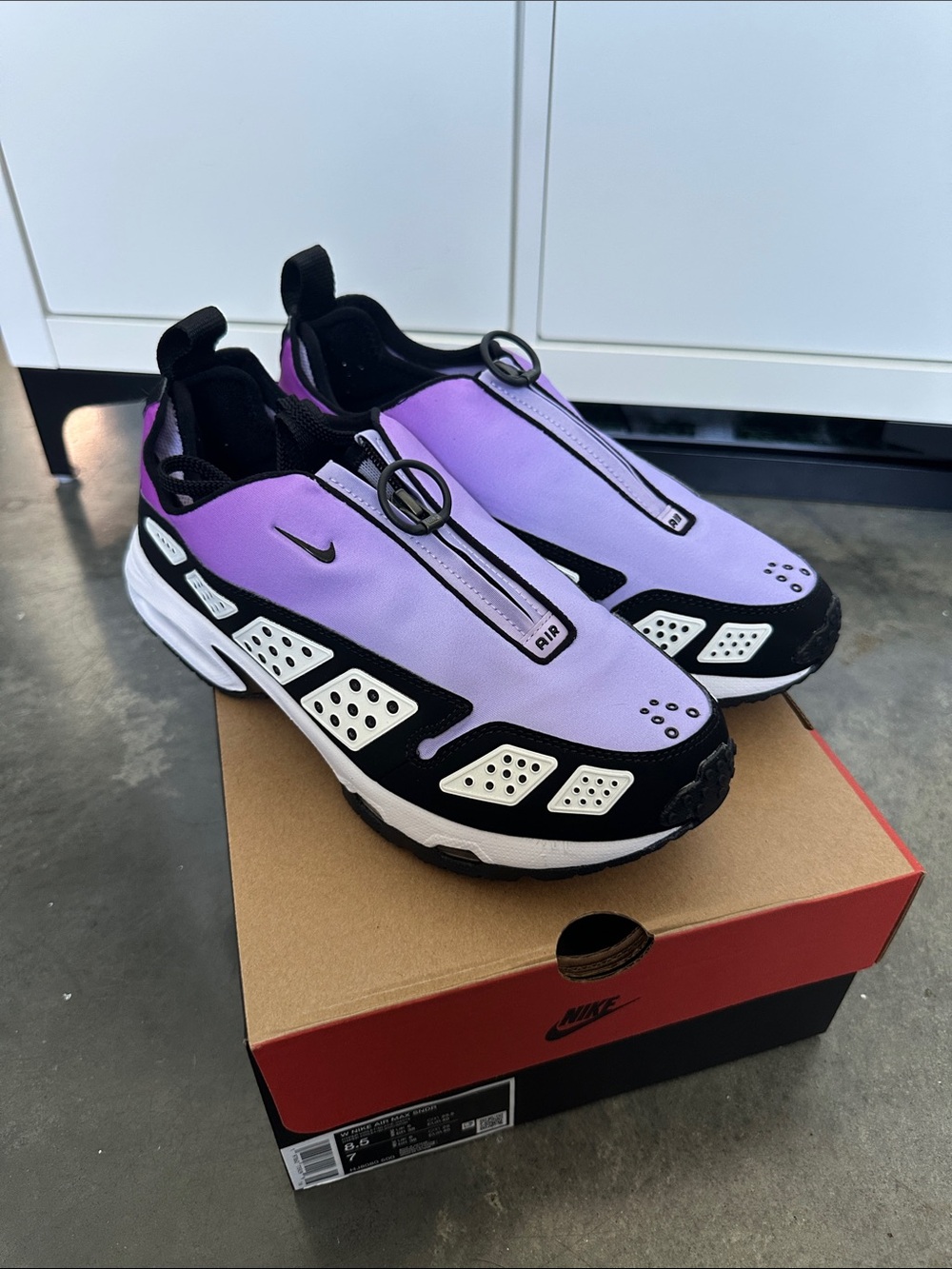 W Nike Air Max SNDR 8.5 women’s Hyper Violet, Black, White